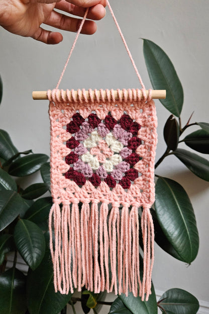 Crochet mural Gladys - Rose clair