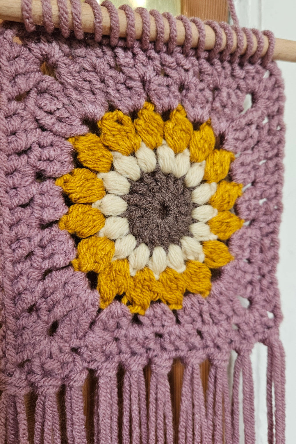 Crochet mural Gladys - Mauve Tournesol